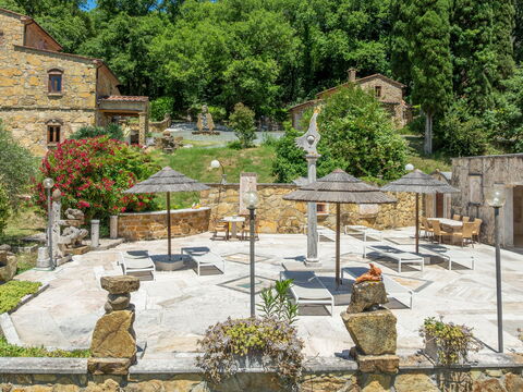Le Querciolaie with Geothermal Pool