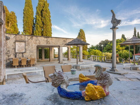 Le Querciolaie with Geothermal Pool