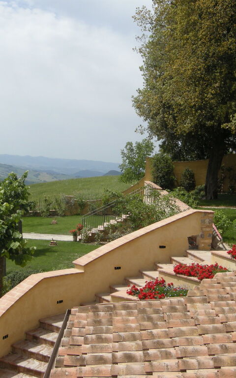 Dante: Building Exterior