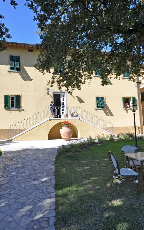 Dante: Building Exterior, Garden