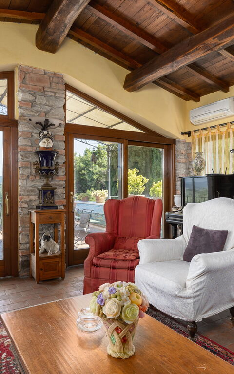 Casa Vania: Living Room