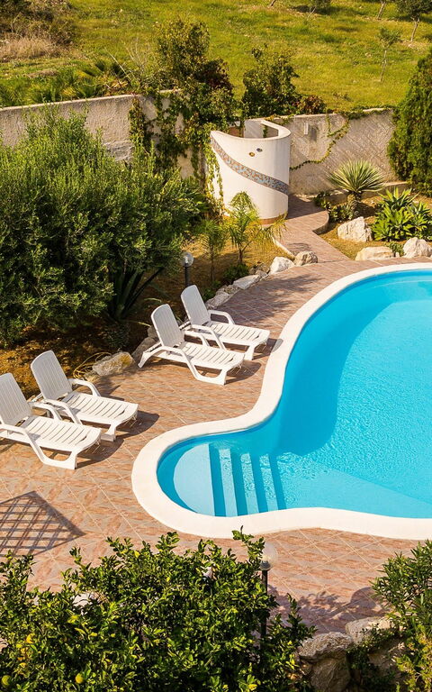 Villa Contrada: Outdoor, Pool