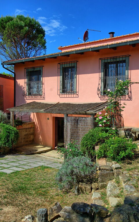 Casa Cipressi: Building Exterior, Garden