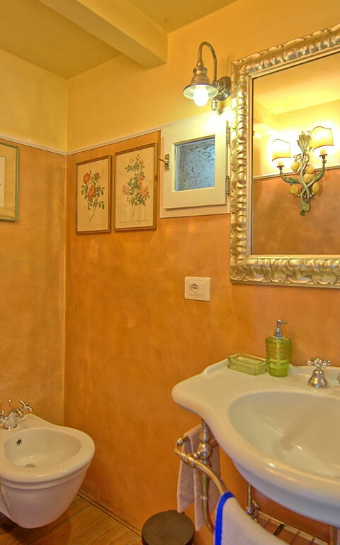 Gellino: Bathroom
