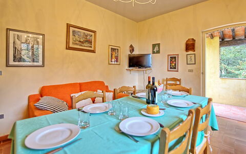 Accommodation Vittoriana 2: Dining Room, Living Room