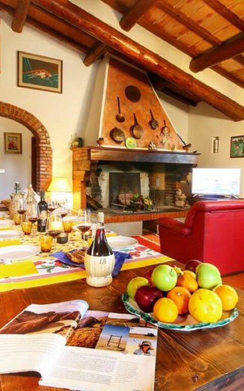 Civitella: Dining Room, Living Room