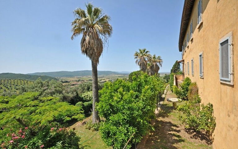 Il Principe: Building Exterior, Garden, Outdoor