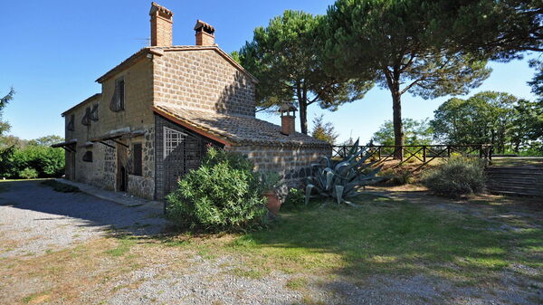 Ginestrella: Building Exterior, Garden