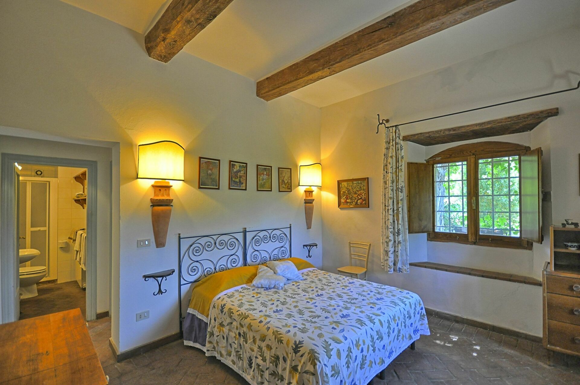 Holiday villa with pool in country Villa Cecilia