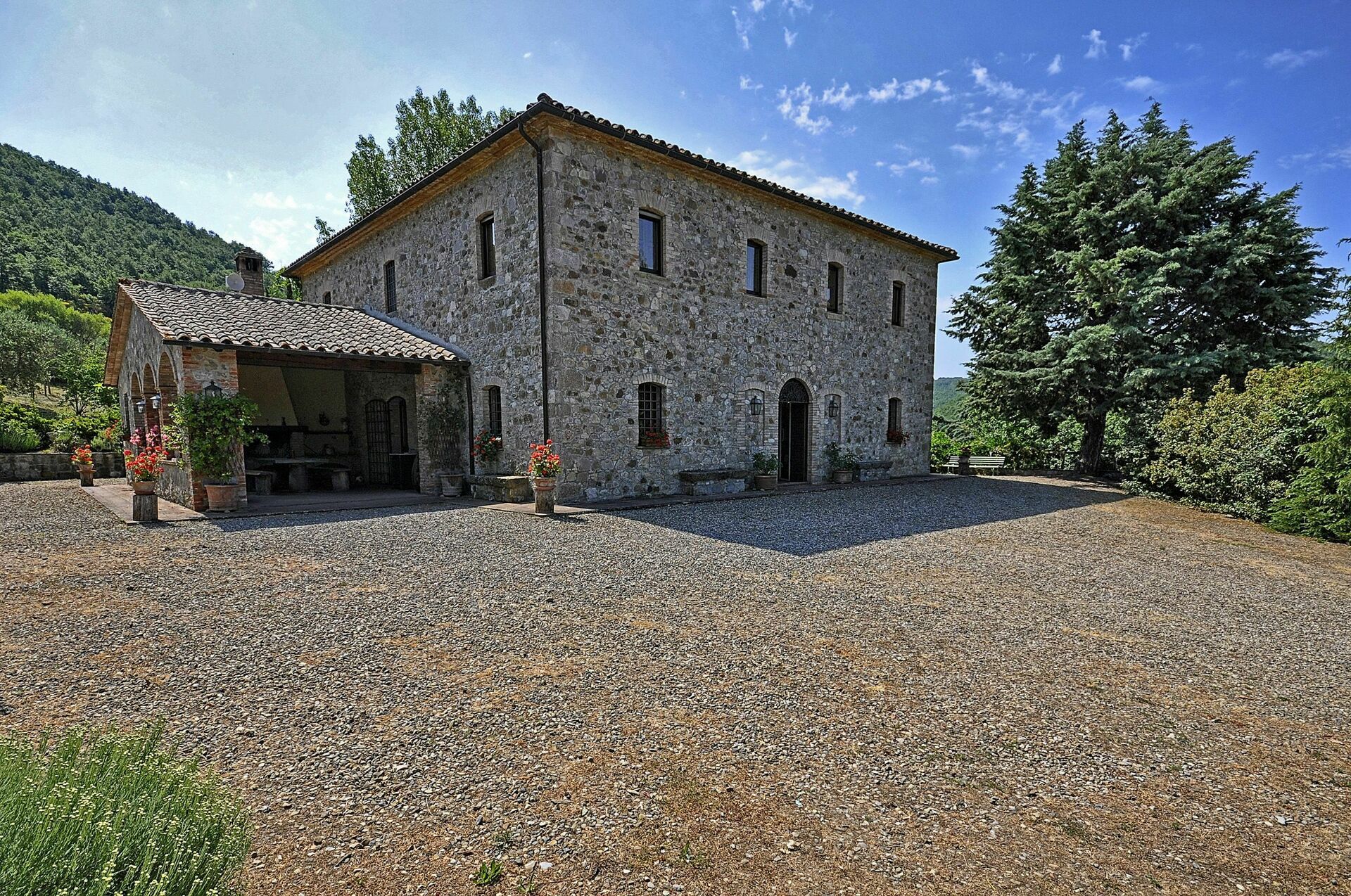 Holiday villa with pool in country Villa Cecilia