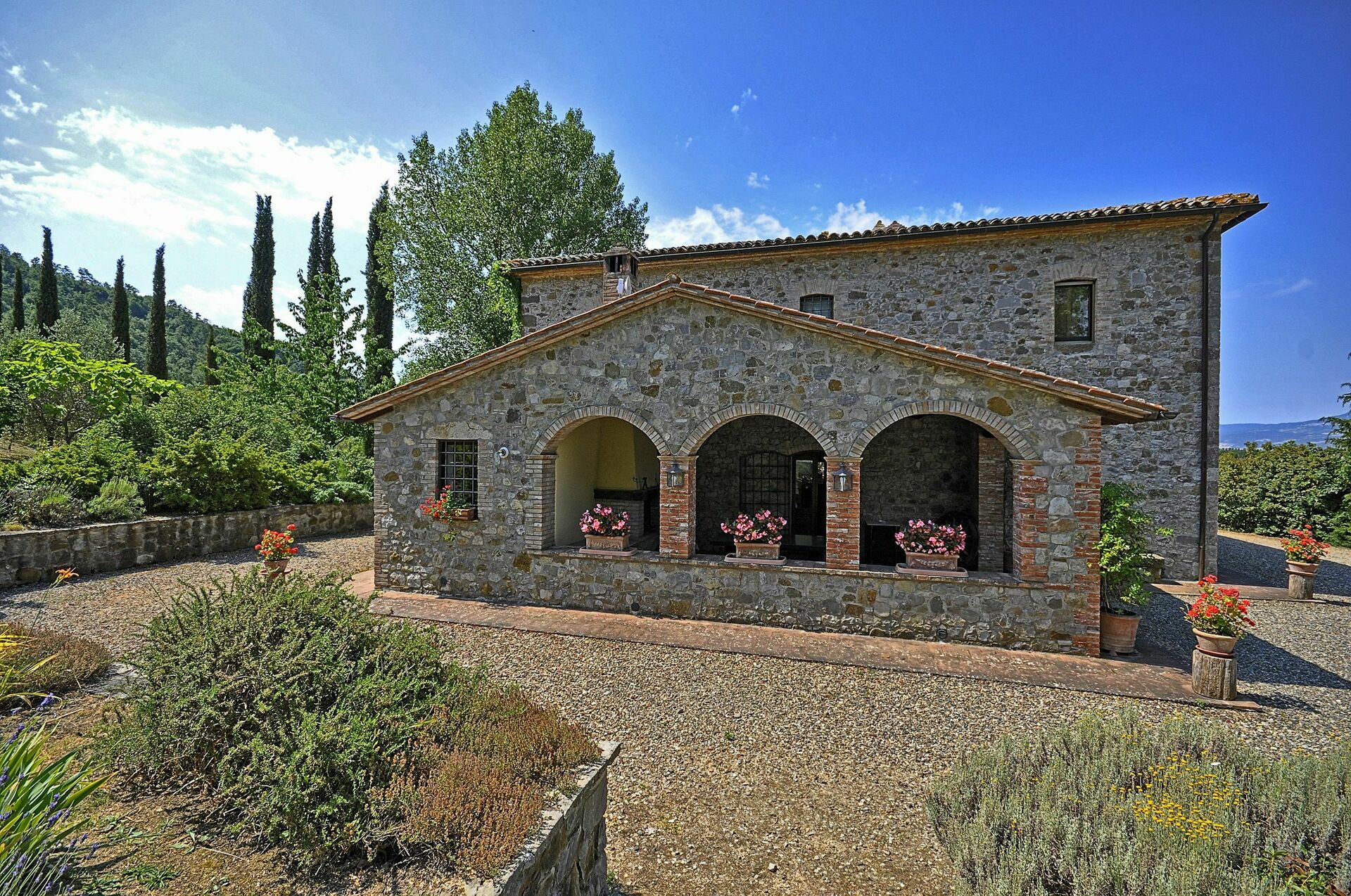 Holiday villa with pool in country Villa Cecilia