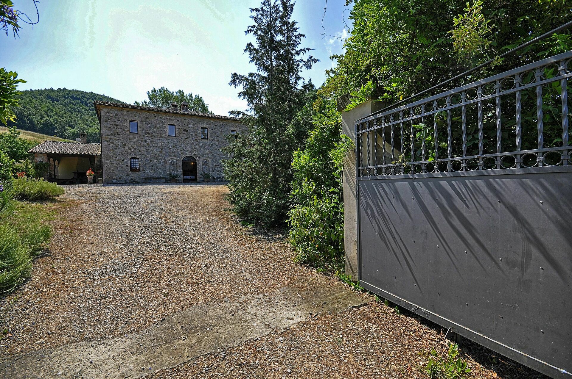 Holiday villa with pool in country Villa Cecilia