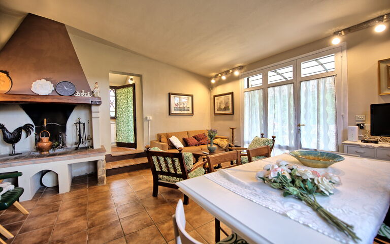 Casa Ovile: Dining Room, Living Room