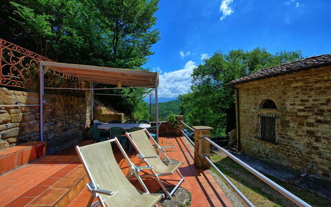 Accommodation Rondini: Building Exterior, Garden