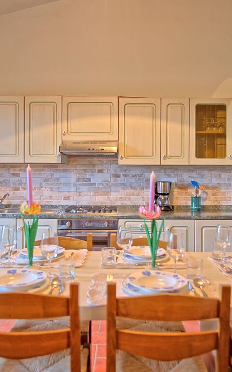 Villa Gloria: Dining Room, Kitchen