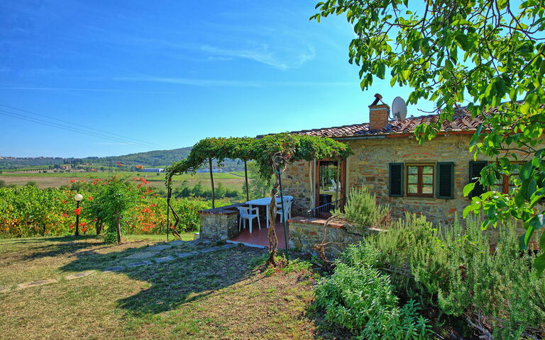 Scerfio: Building Exterior, Garden