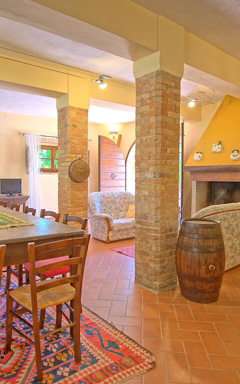 Cerretalta: Dining Room, Living Room