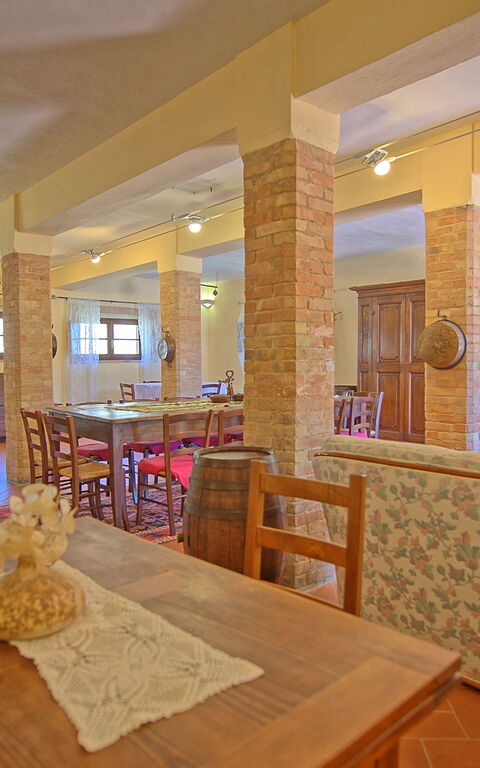 Cerretalta: Dining Room, Living Room