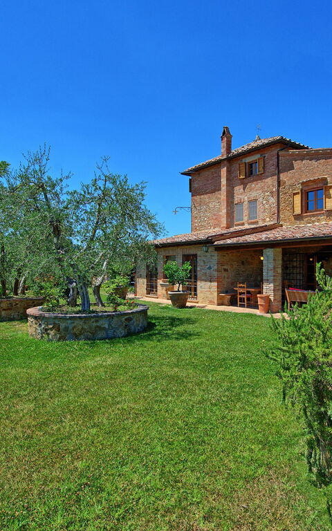 Villa Corolle: Building Exterior, Garden