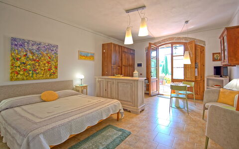 Accommodation Ovile: Bedroom, Dining Room, Kitchen, Living Room