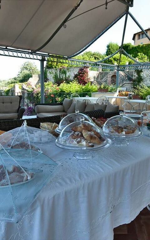 Villa Camaiore: Balcony / Terrace / Patio, Food