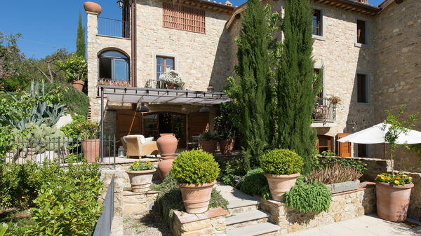 Villa Nova: Building Exterior, Outdoor