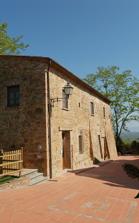 La Valle: Building Exterior