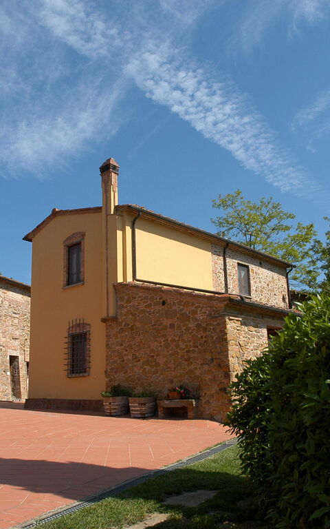 La Valle: Building Exterior