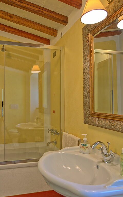 Villa Noceta: Bathroom