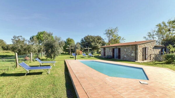 Funghi 1: Building Exterior, Garden, Outdoor, Pool