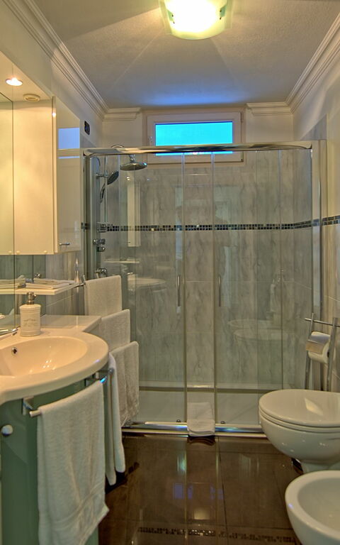 Villa Raffaela: Bathroom