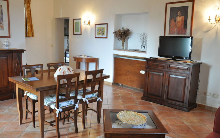 Accommodation Azzara: Dining Room, Living Room