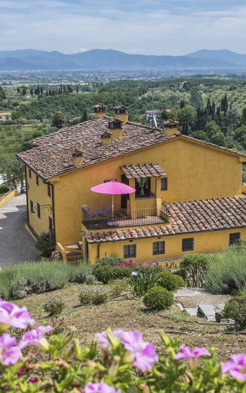 Villa Casalguidi: Building Exterior, Garden