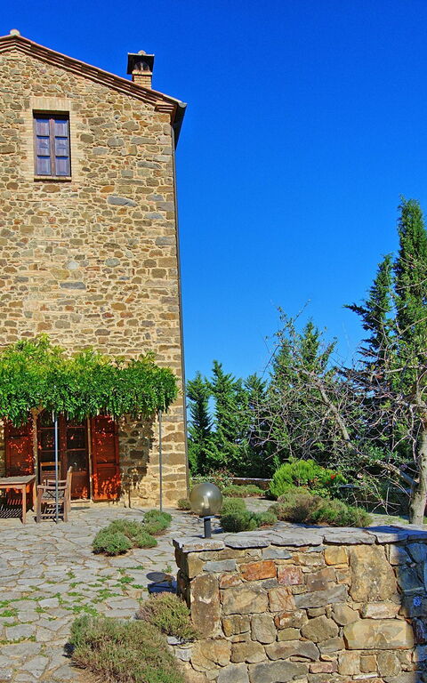 Villa Montalcino: Building Exterior, Garden