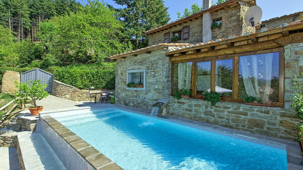 Villa Margherita Tre: Building Exterior, Pool