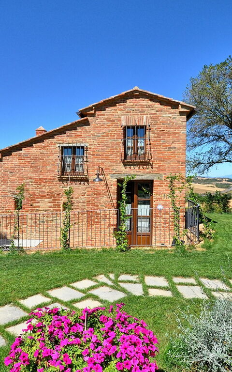 Podere Romina: Building Exterior, Garden