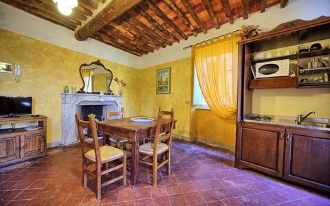 Accommodation Menestrello: Dining Room, Kitchen, Living Room