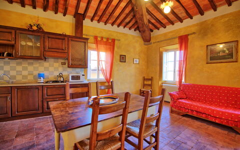 Accommodation Vescovo: Dining Room, Kitchen, Living Room