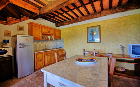Accommodation Castellana: Dining Room, Kitchen, Living Room