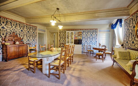 Accommodation Conte: Dining Room, Living Room
