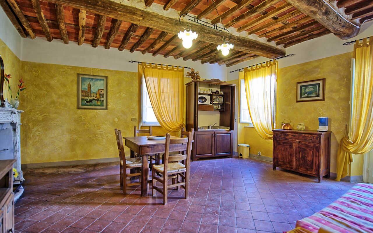 Accommodation Menestrello: Dining Room, Kitchen, Living Room