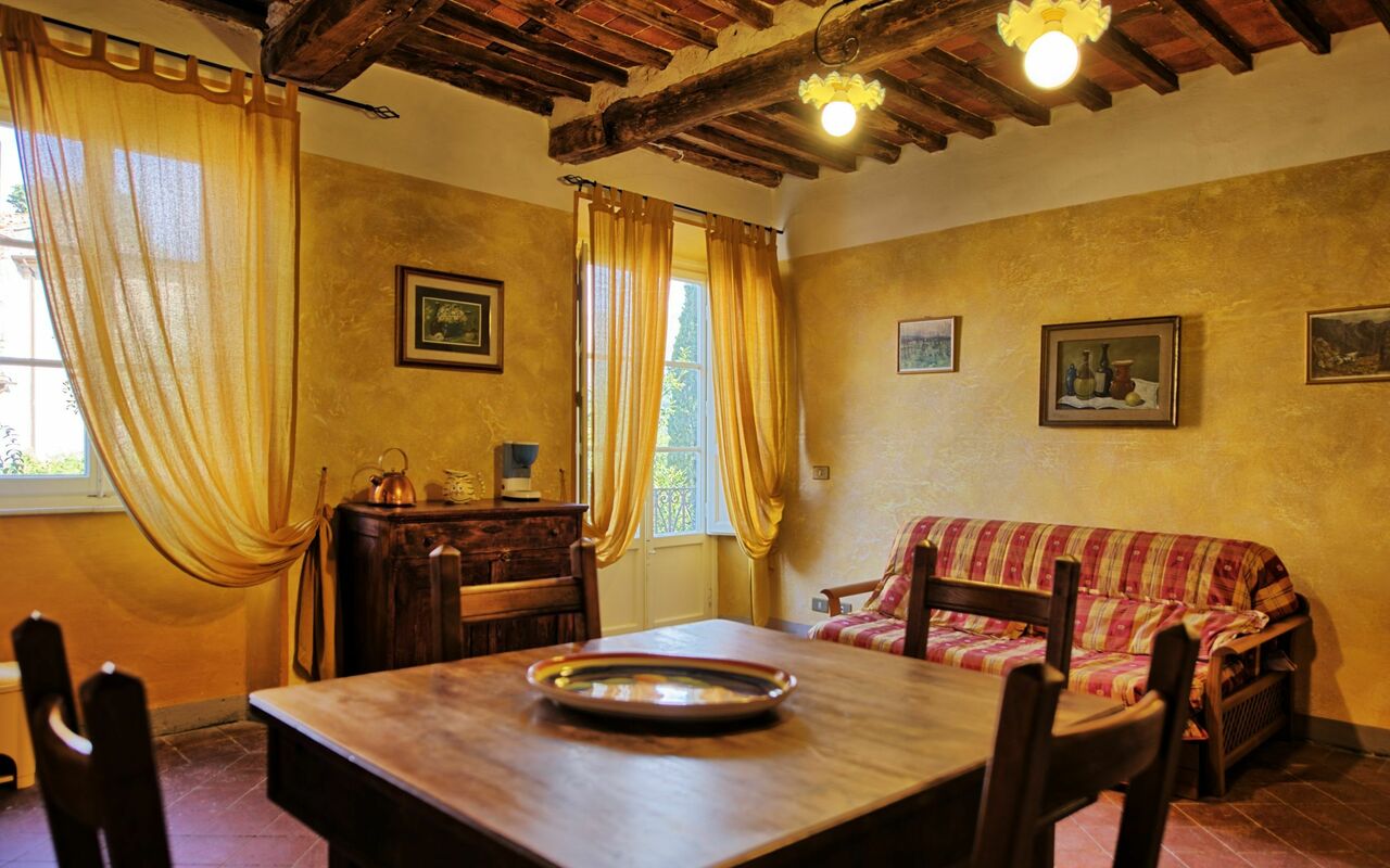 Accommodation Menestrello: Dining Room, Kitchen, Living Room