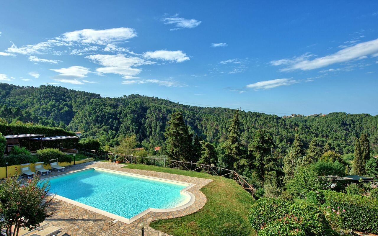 Il Gualdo: Pool, Scenic View