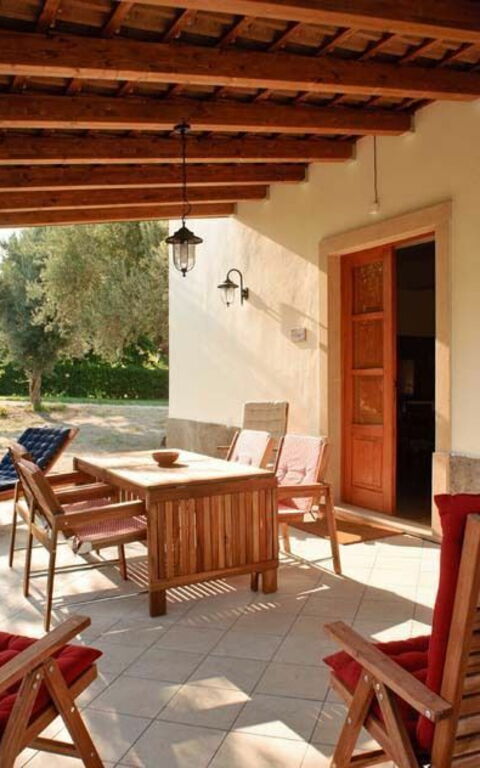 Cicero: Building Exterior, Garden