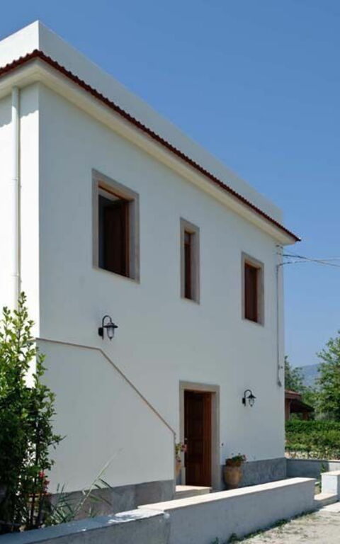 Cicero: Building Exterior, Garden