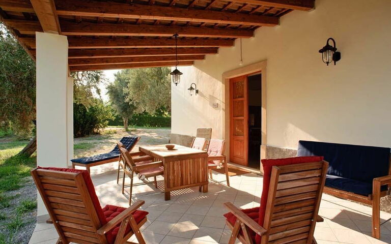 Cicero: Building Exterior, Garden