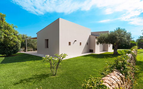 Accommodation Isla Verde - Carrubi: Balcony / Terrace / Patio, Building Exterior, Garden, Outdoor