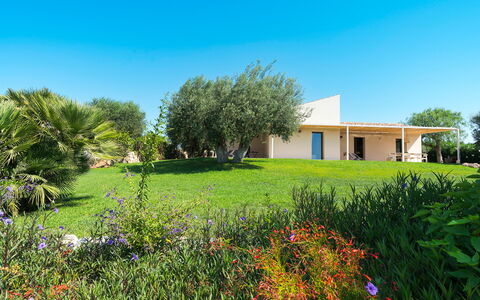 Accommodation Isla Verde - Ulivi: Building Exterior, Garden, Outdoor