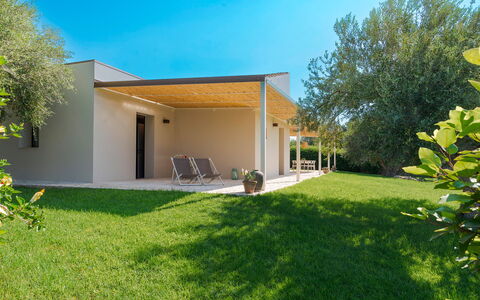 Accommodation Isla Verde - Ulivi: Building Exterior, Garden, Outdoor