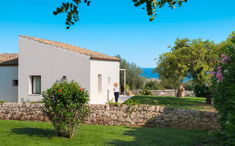 Accommodation Isla Verde - Carrubi: Balcony / Terrace / Patio, Building Exterior, Garden, Outdoor, Scenic View